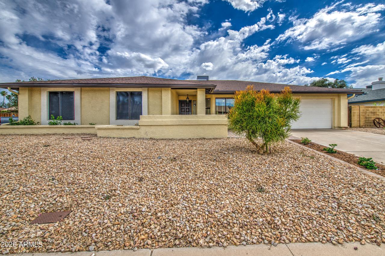 5115 W Mercer Ln., Glendale, AZ 85304