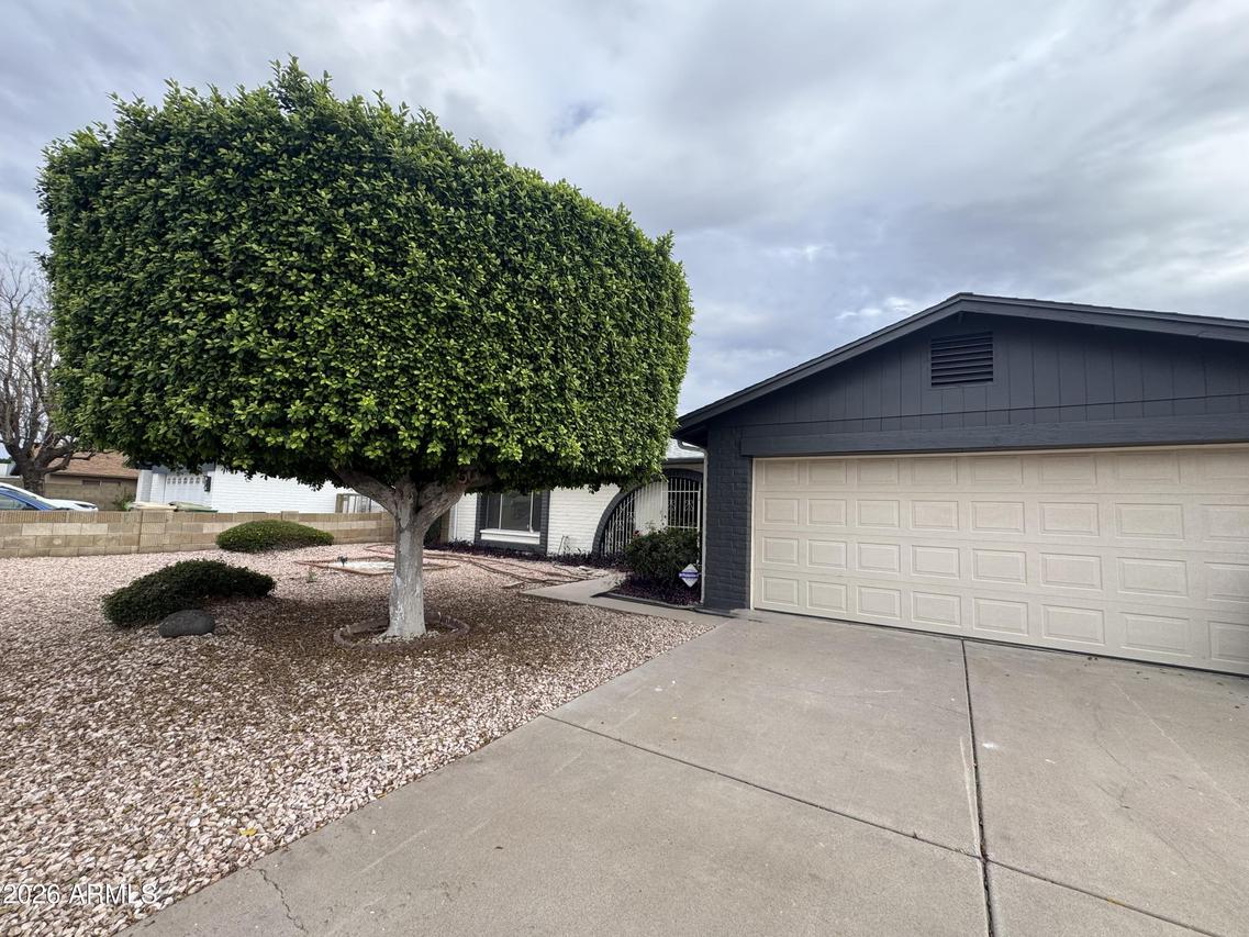 5817 W Tierra Buena Ln., Glendale, AZ 85306