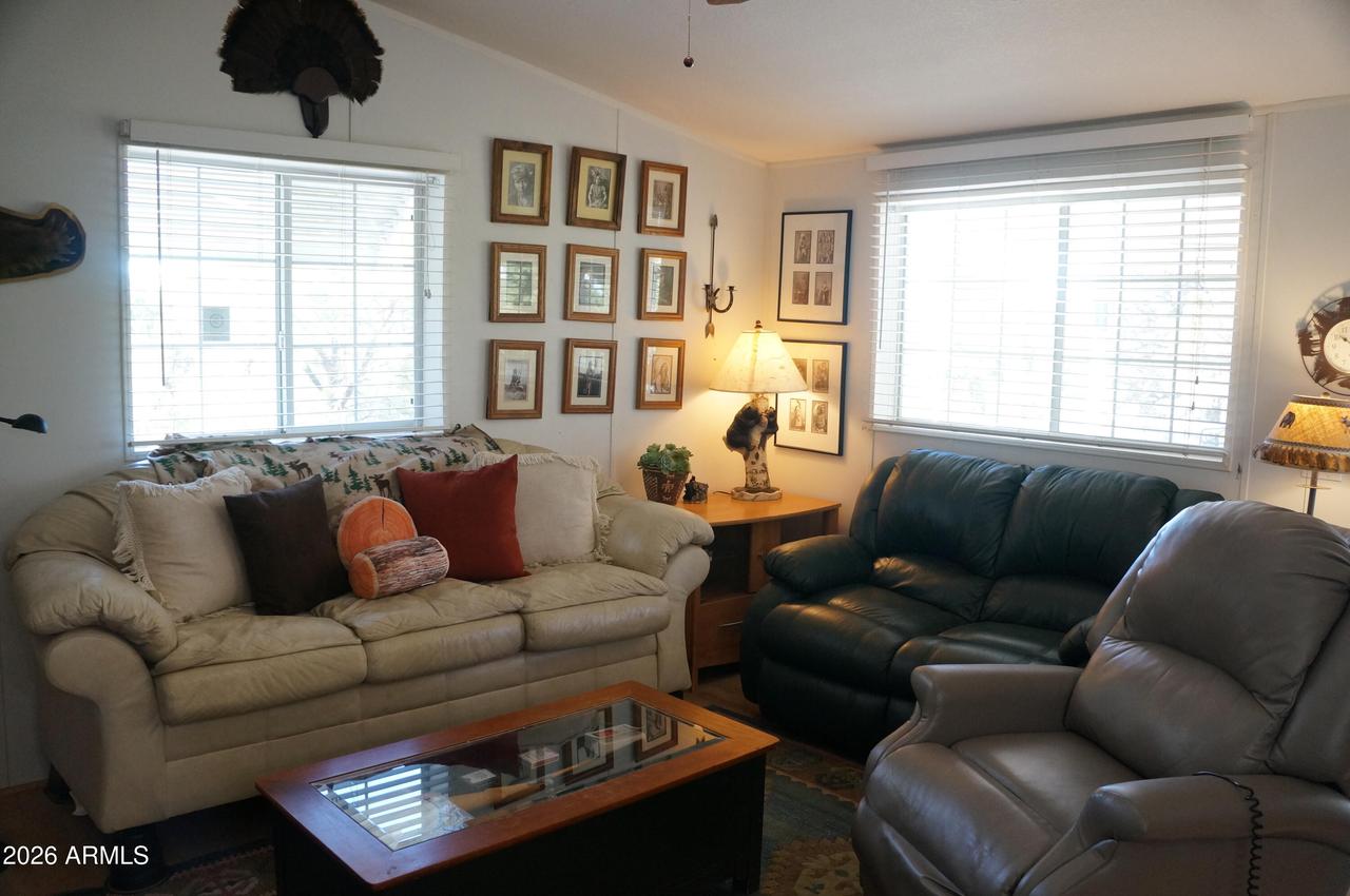 1988 Bradley Ln., Overgaard, AZ 85933