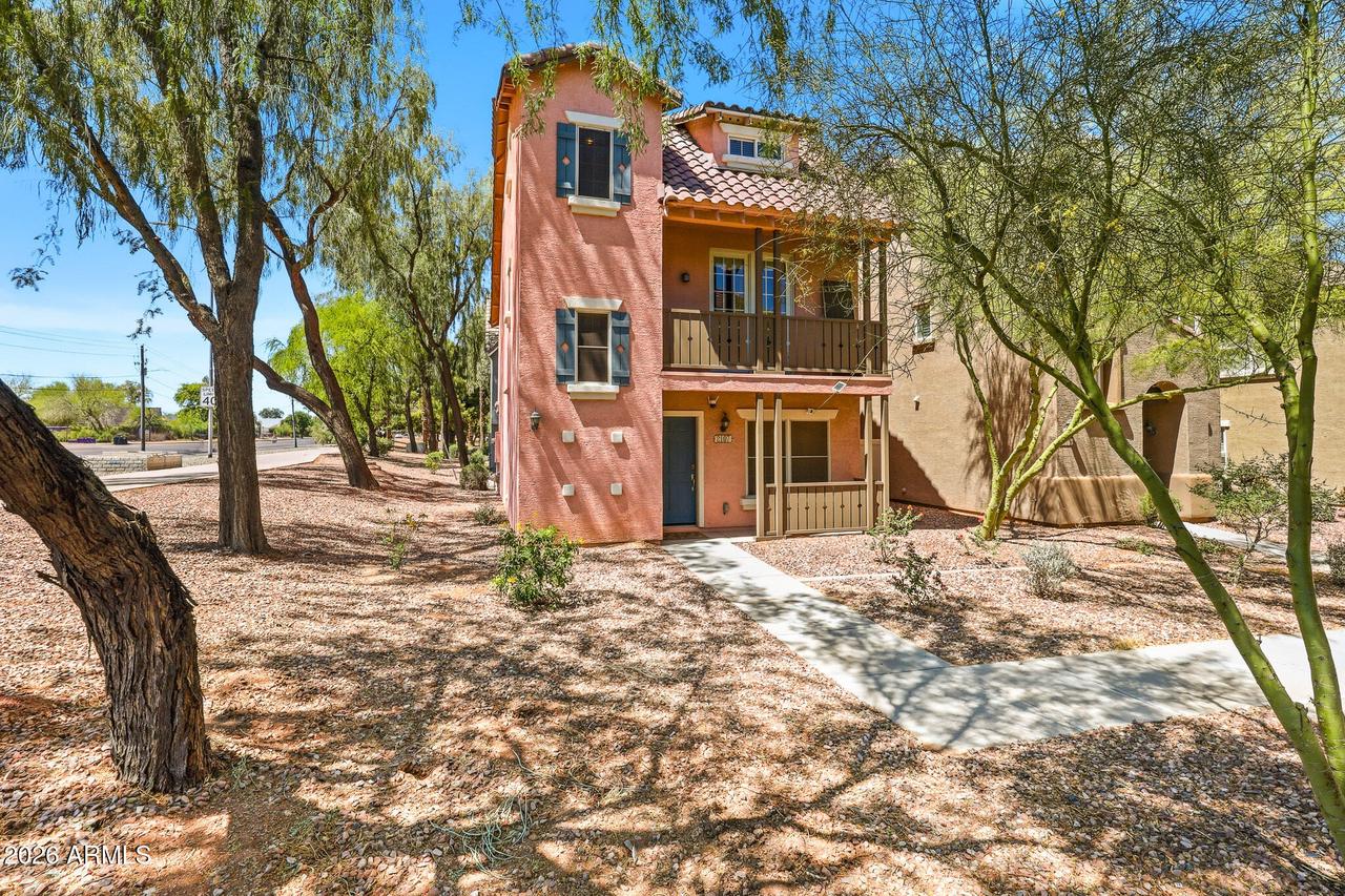 2107 E Huntington Dr., Phoenix, AZ 85040