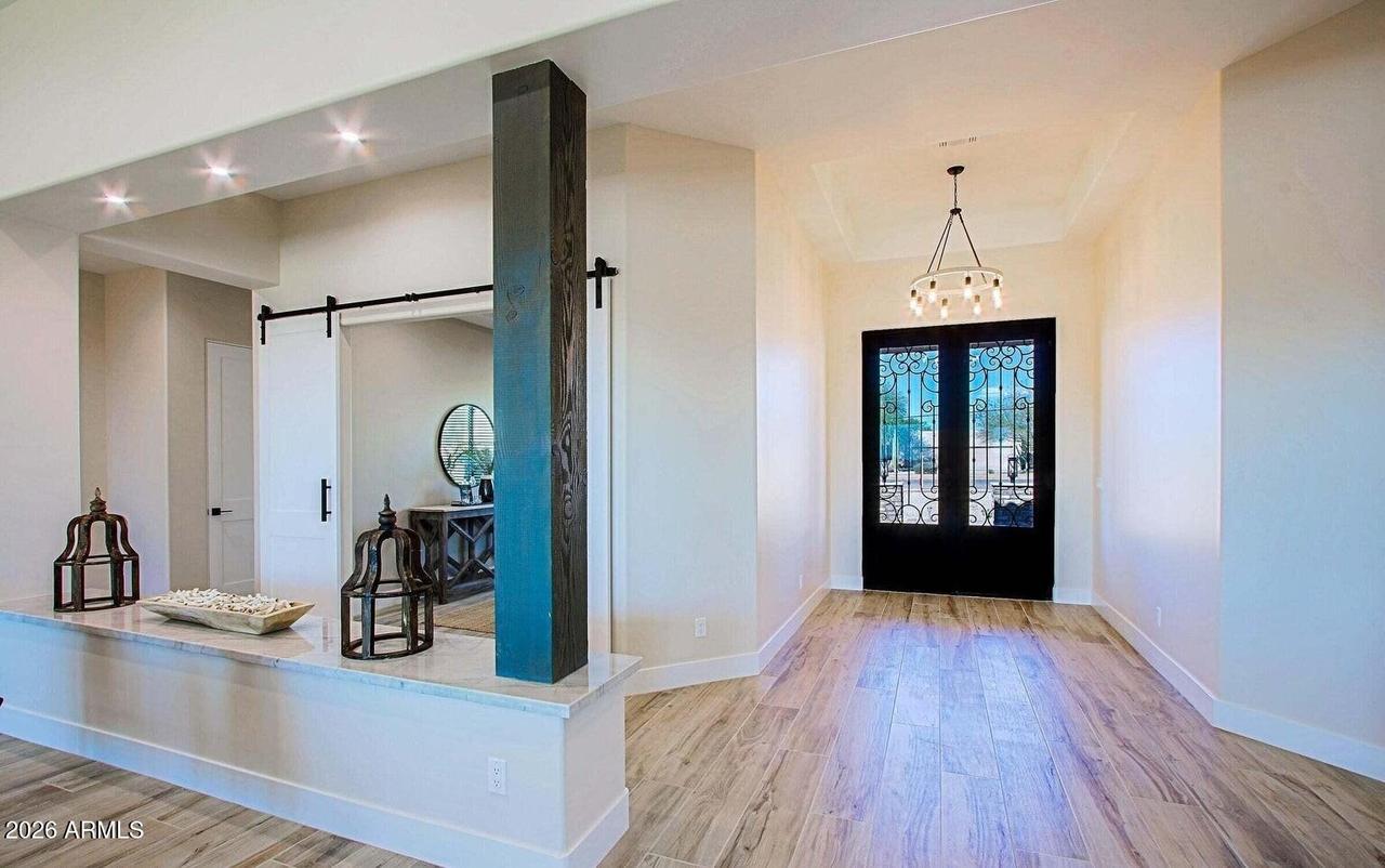 19 E Desert Hills Dr., Phoenix, AZ 85086