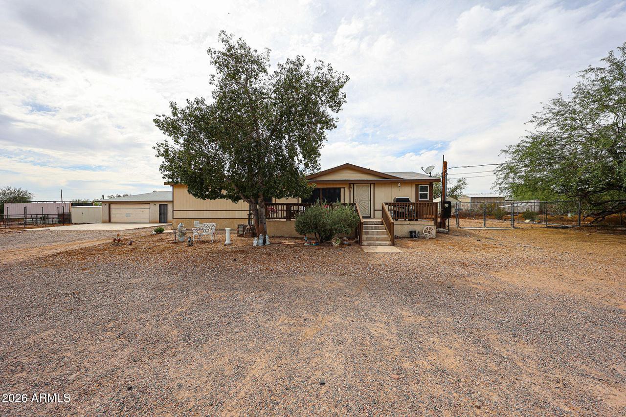 880 E 4th Ave., Apache Junction, AZ 85119
