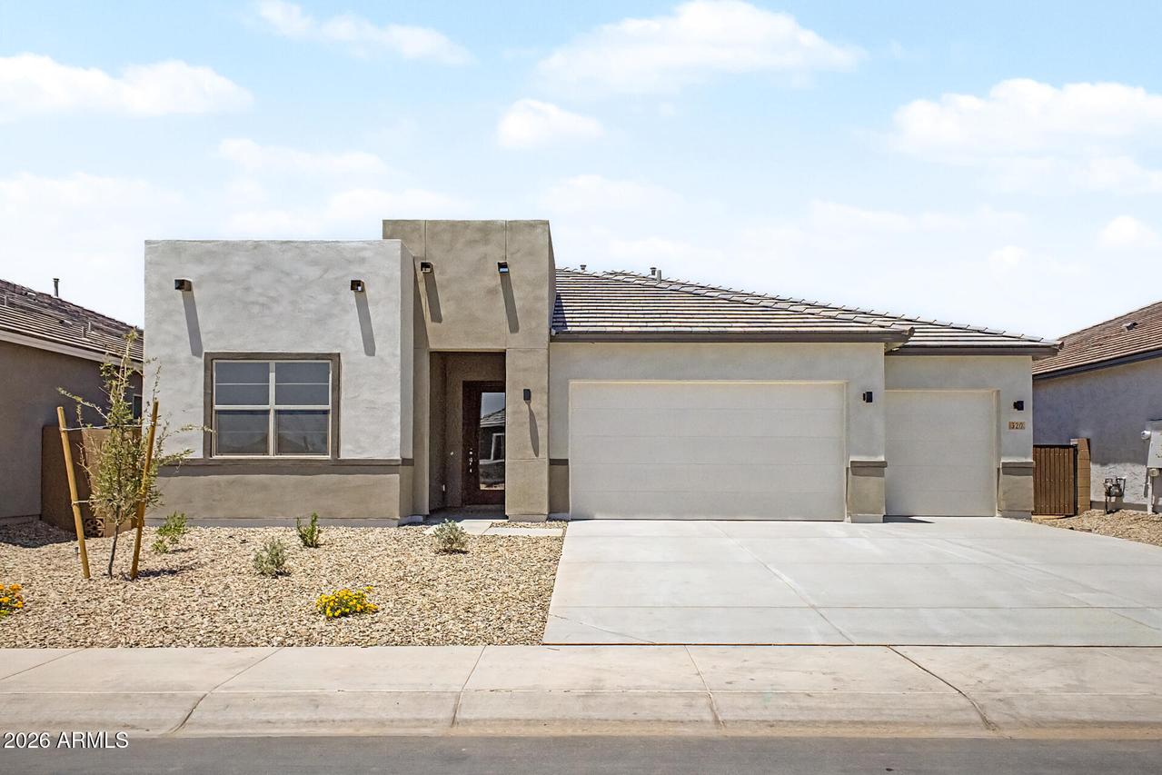 320 W Floyd Dr., San Tan Valley, AZ 85140