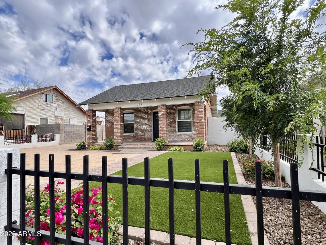 921 E Roosevelt St., Phoenix, AZ 85006