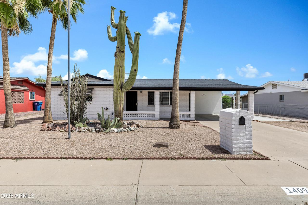 1409 S Ocotillo Dr., Apache Junction, AZ 85120