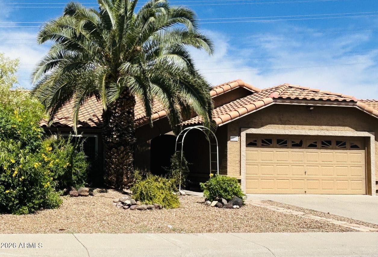 4050 W Saguaro Park Ln., Glendale, AZ 85310