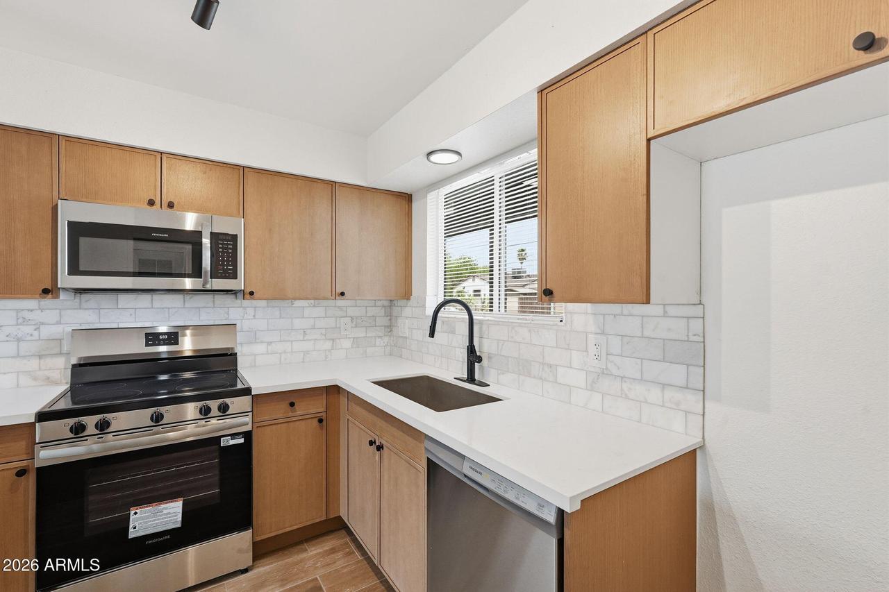 3640 N 86th Ln., Phoenix, AZ 85037