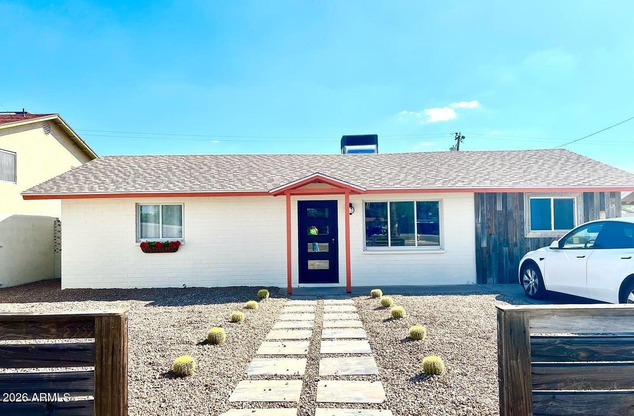 1233 E Weber Dr., Tempe, AZ 85288