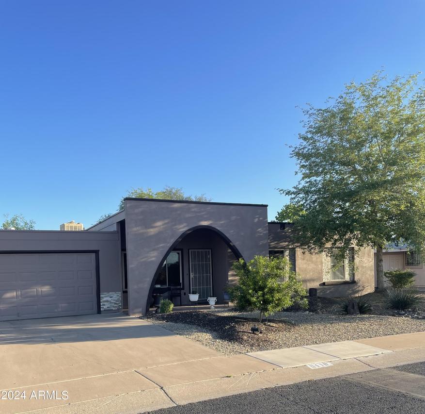 9110 W Long Hills Dr., Sun City, AZ 85351