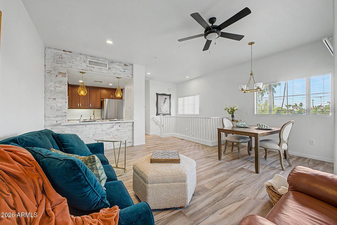 815 E Rose Ln. #116, Phoenix, AZ 85014