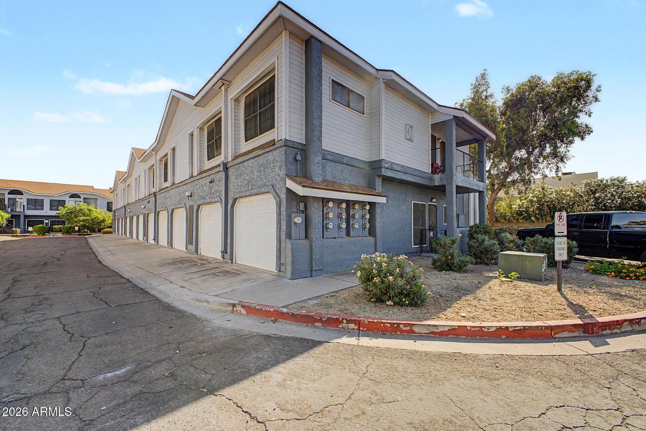 8888 N 47th Ave. #123, Glendale, AZ 85302