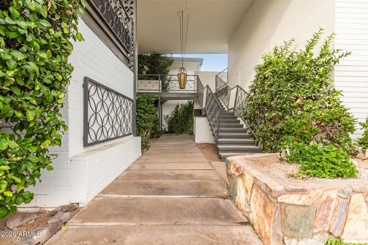 3270 E Camelback Rd. #213, Phoenix, AZ 85018