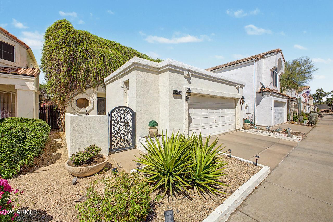 2334 E Gelding Dr., Phoenix, AZ 85022