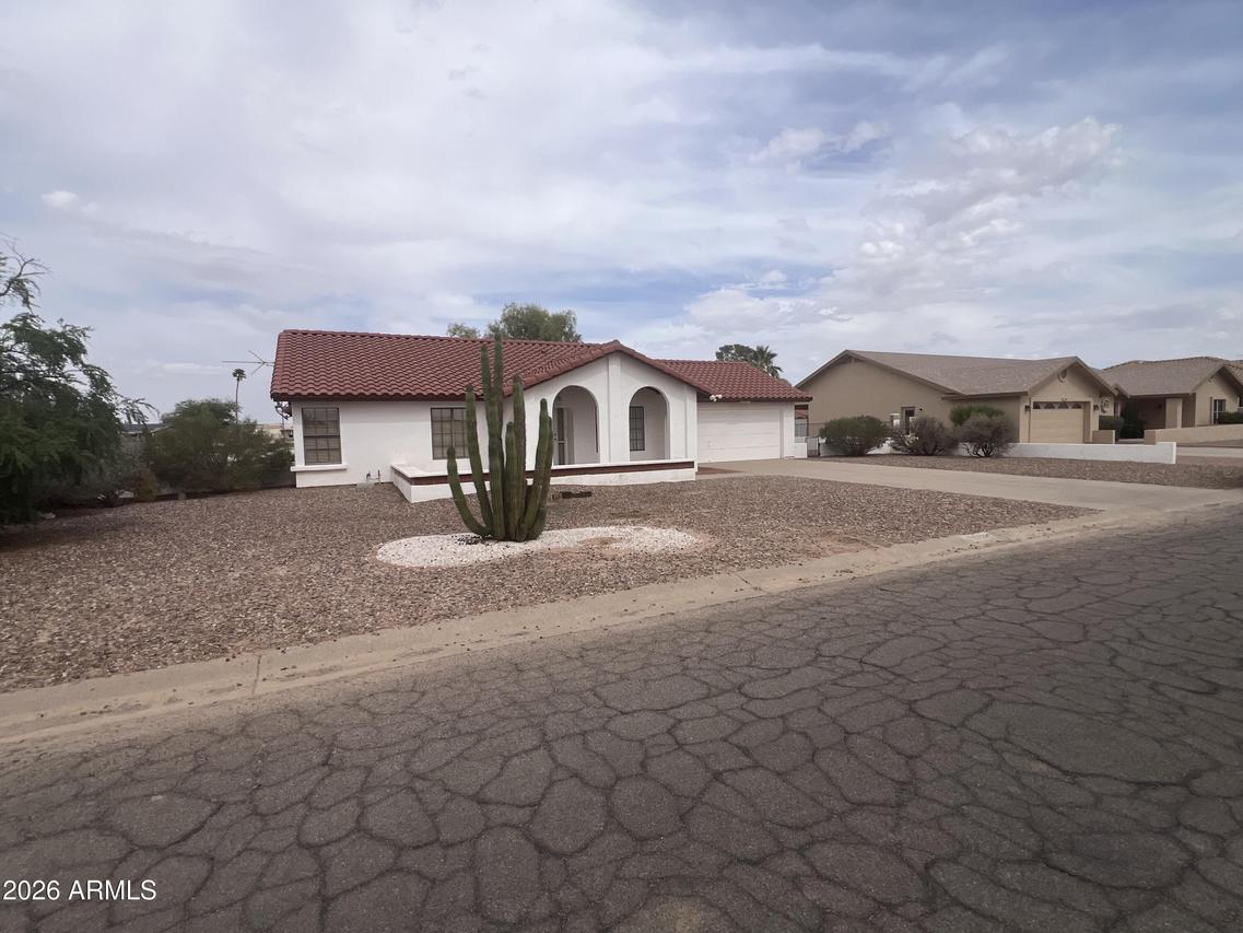 14719 S Country Club Way, Arizona City, AZ 85123