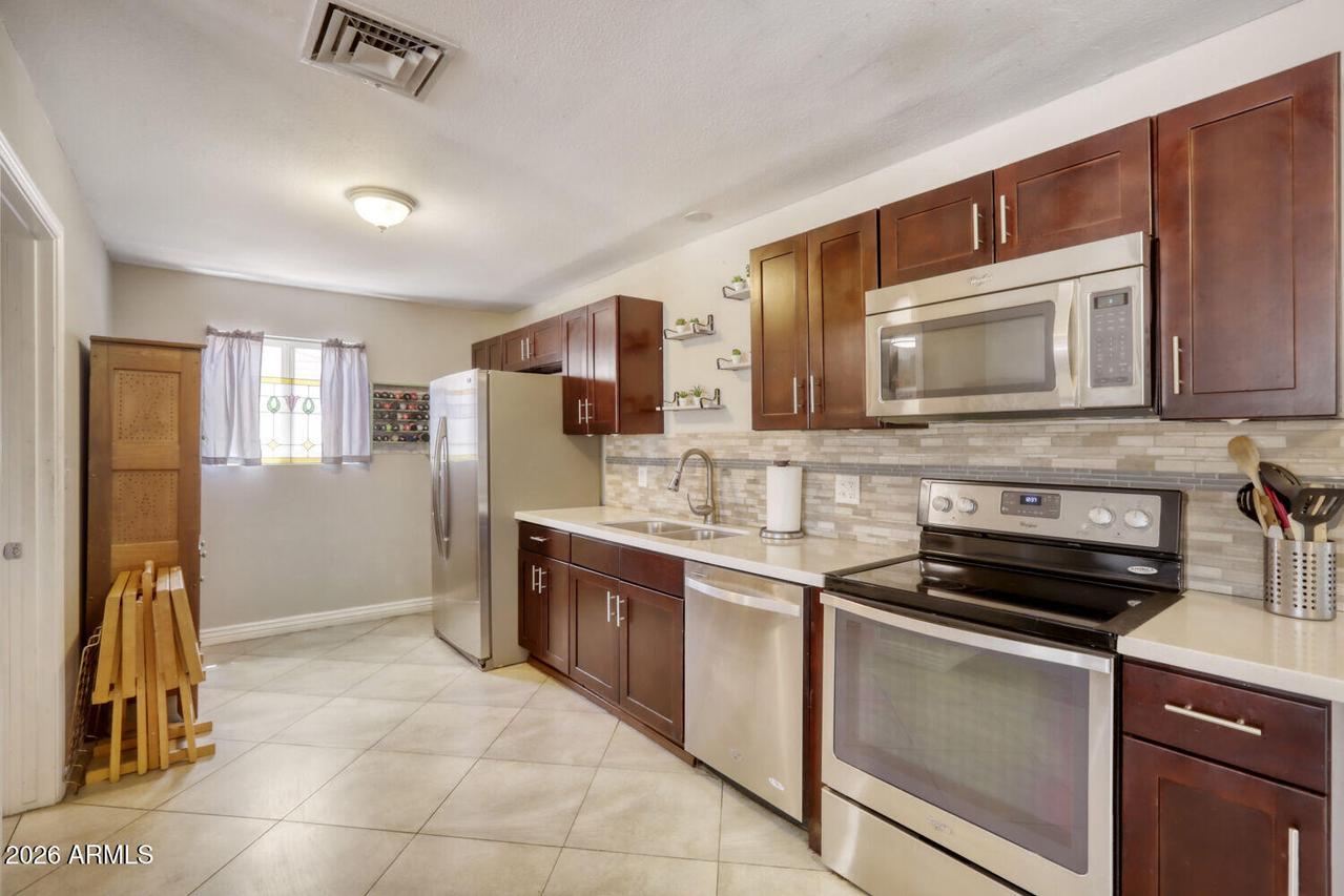 1220 S Grand Dr., Apache Junction, AZ 85120