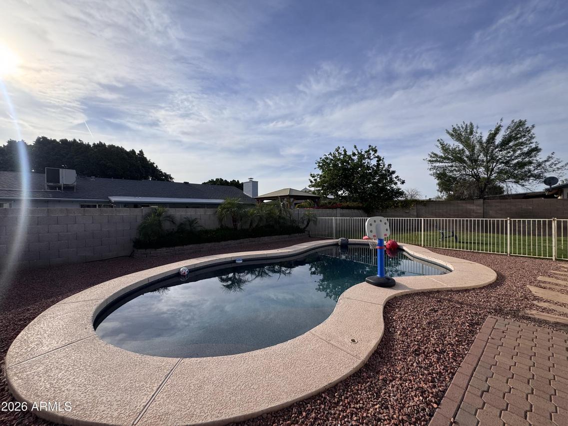 1934 W Kristal Way, Phoenix, AZ 85027