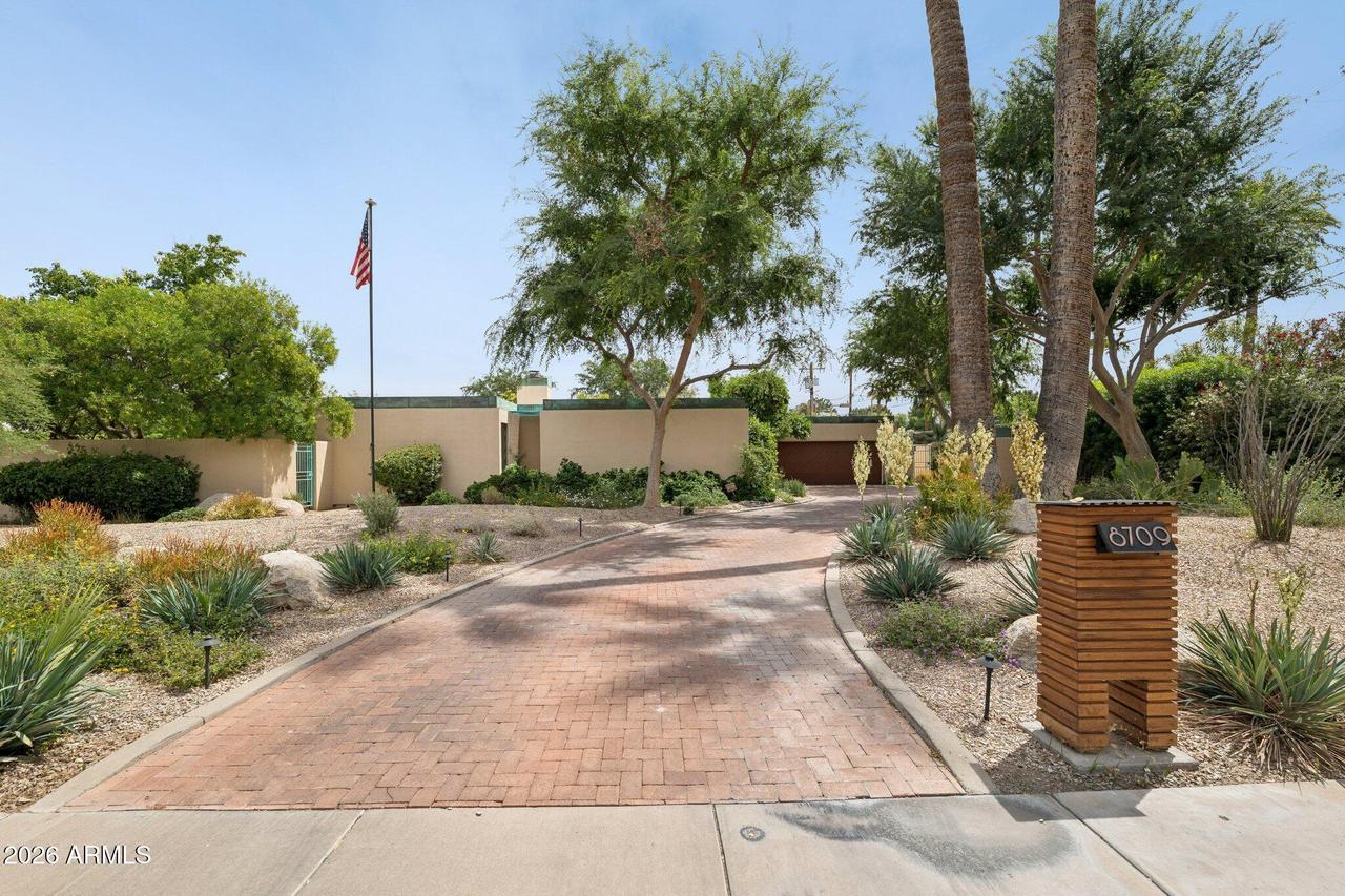 8709 N 11th Ave., Phoenix, AZ 85021