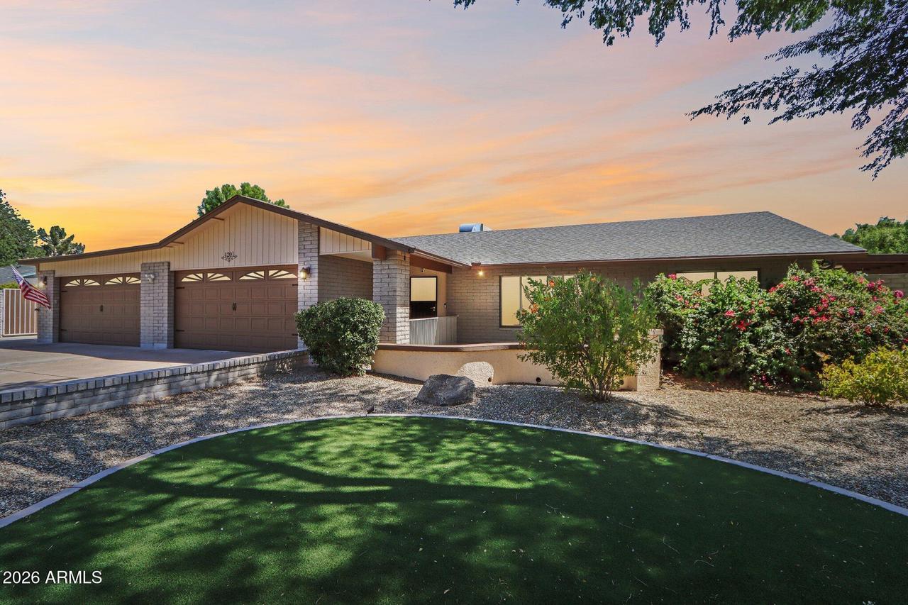 4201 W Tierra Buena Ln., Phoenix, AZ 85053