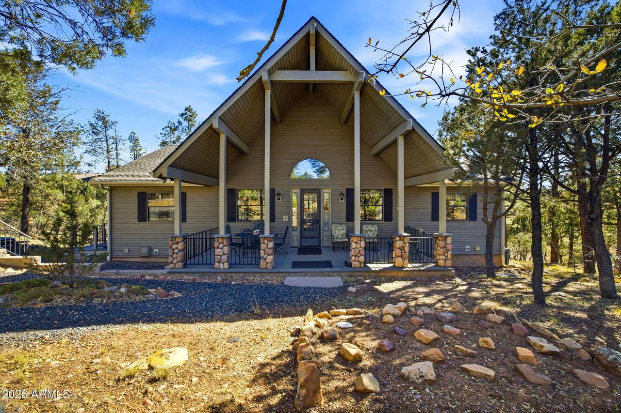 2832 Lazy Eight Ct., Overgaard, AZ 85933