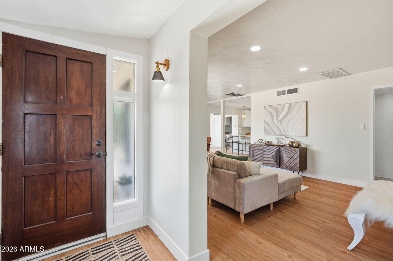 1502 E Hatcher Rd., Phoenix, AZ 85020