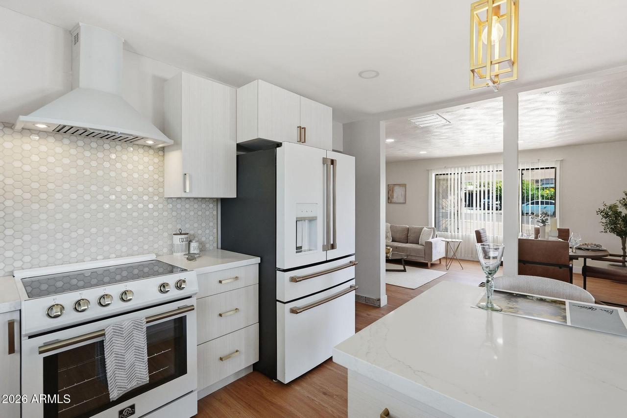 1502 E Hatcher Rd., Phoenix, AZ 85020