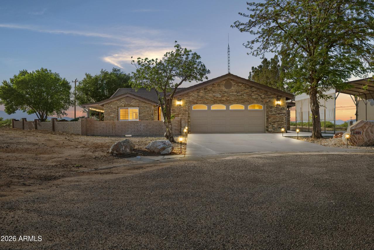 229 N Cholla Dr., Pearce, AZ 85625