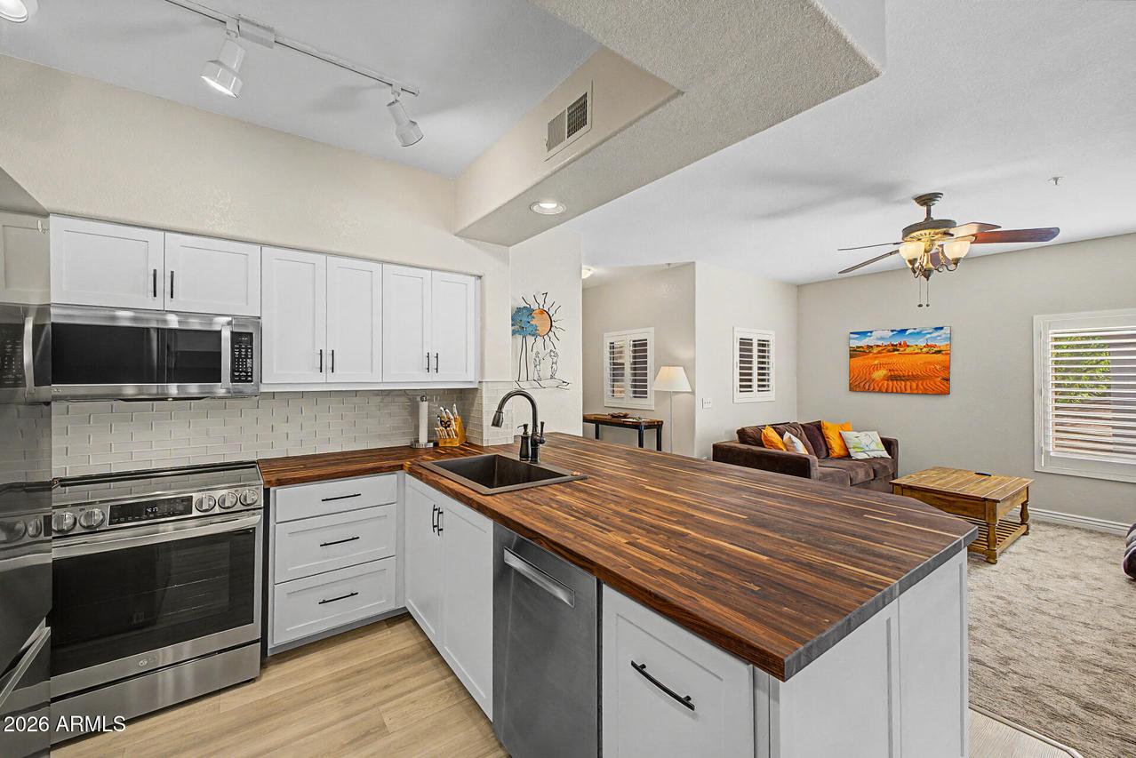 7401 W Arrowhead Clubhouse Dr. #2068, Glendale, AZ 85308