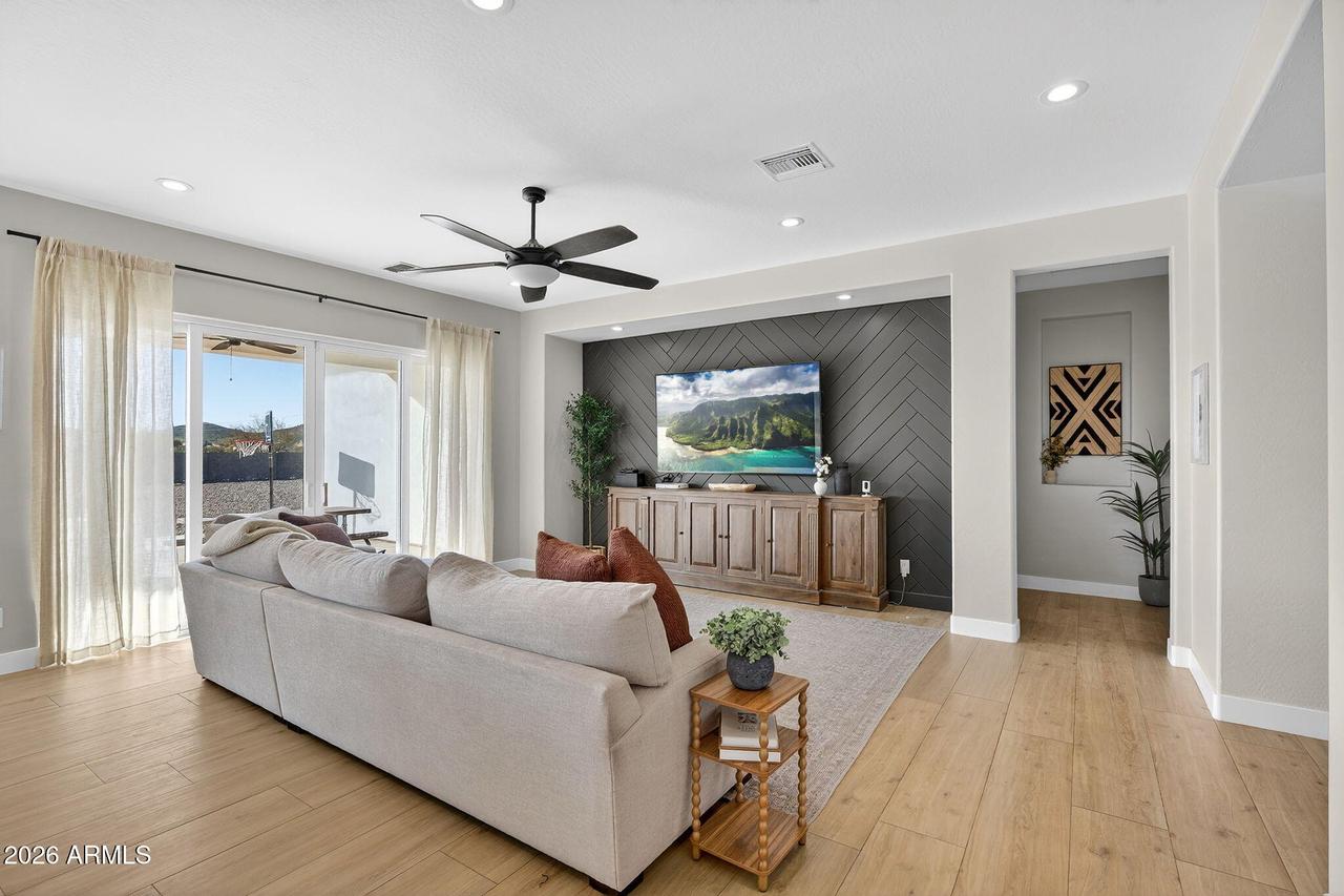 629 W Cloud Rd., Phoenix, AZ 85086