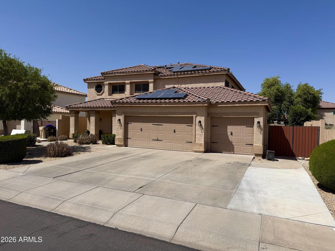 10610 W Country Club Tr., Peoria, AZ 85383
