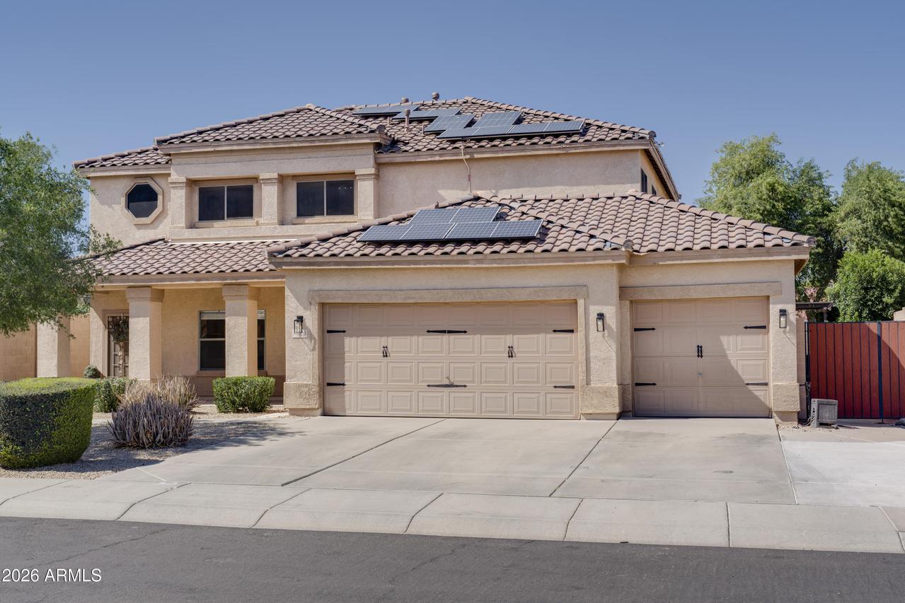 10610 W Country Club Tr., Peoria, AZ 85383