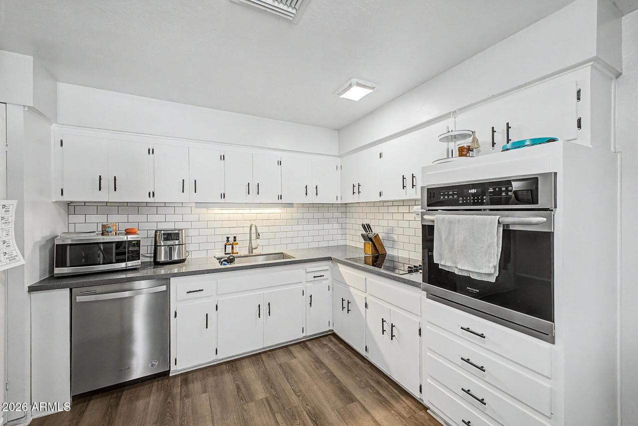 6107 W Keim Dr., Glendale, AZ 85301