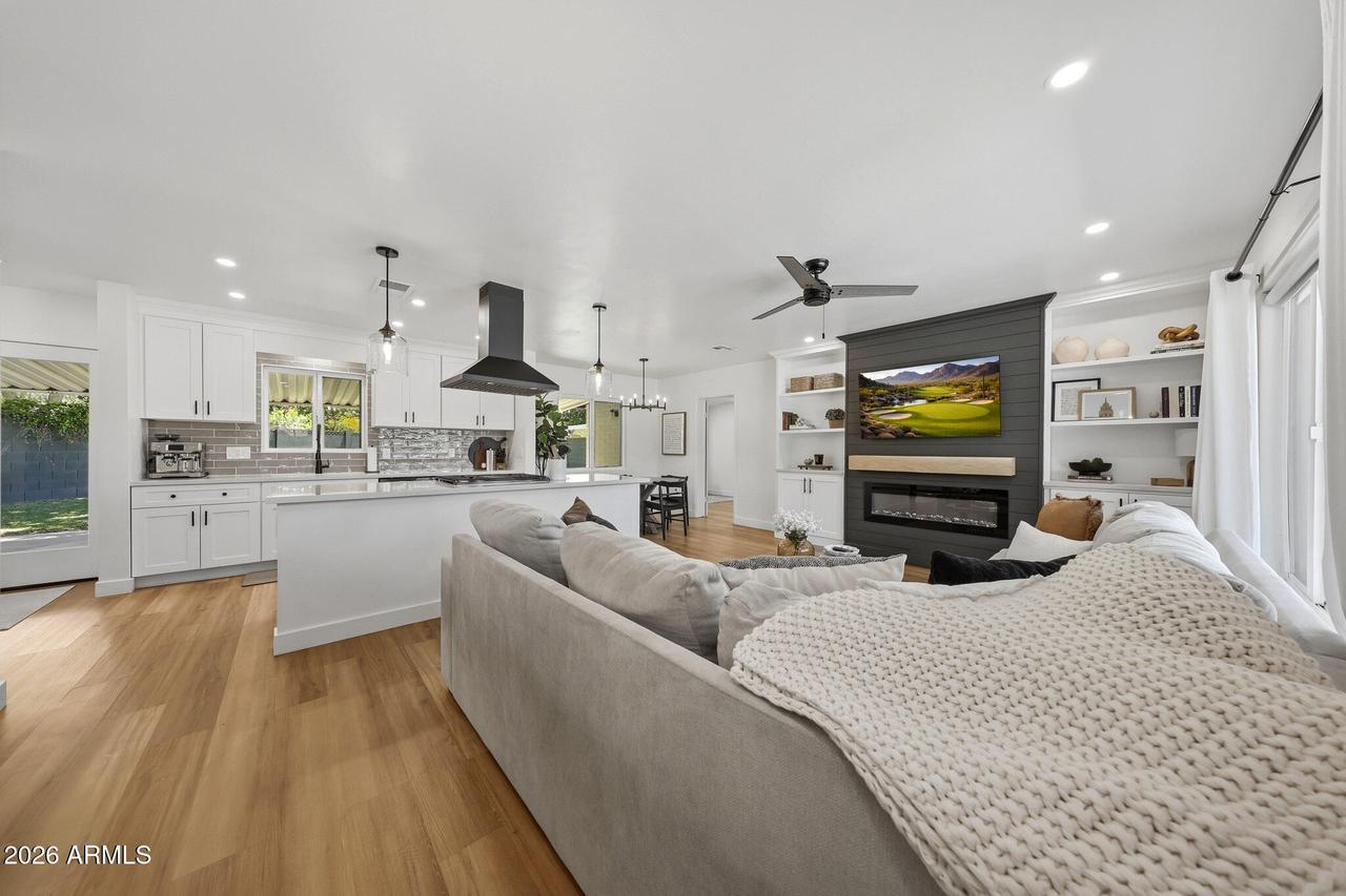 117 E Vista Del Cerro Dr., Tempe, AZ 85281