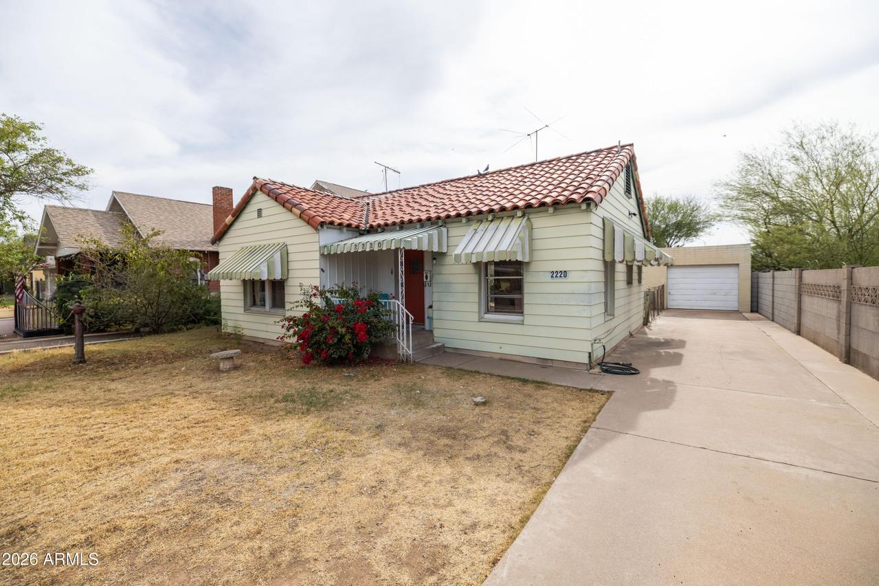 2220 N Edgemere St., Phoenix, AZ 85006