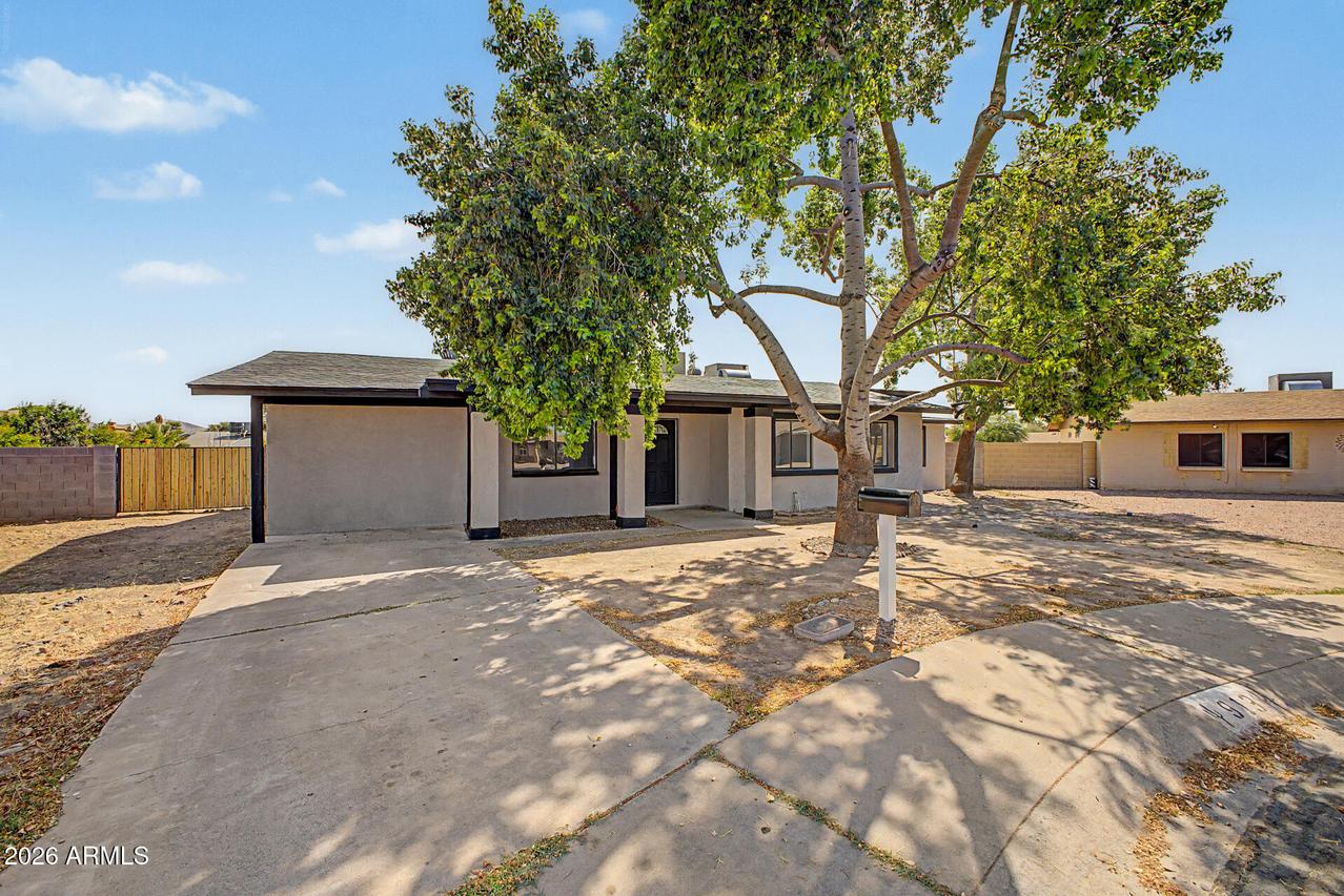 913 W Saint John Rd., Phoenix, AZ 85023