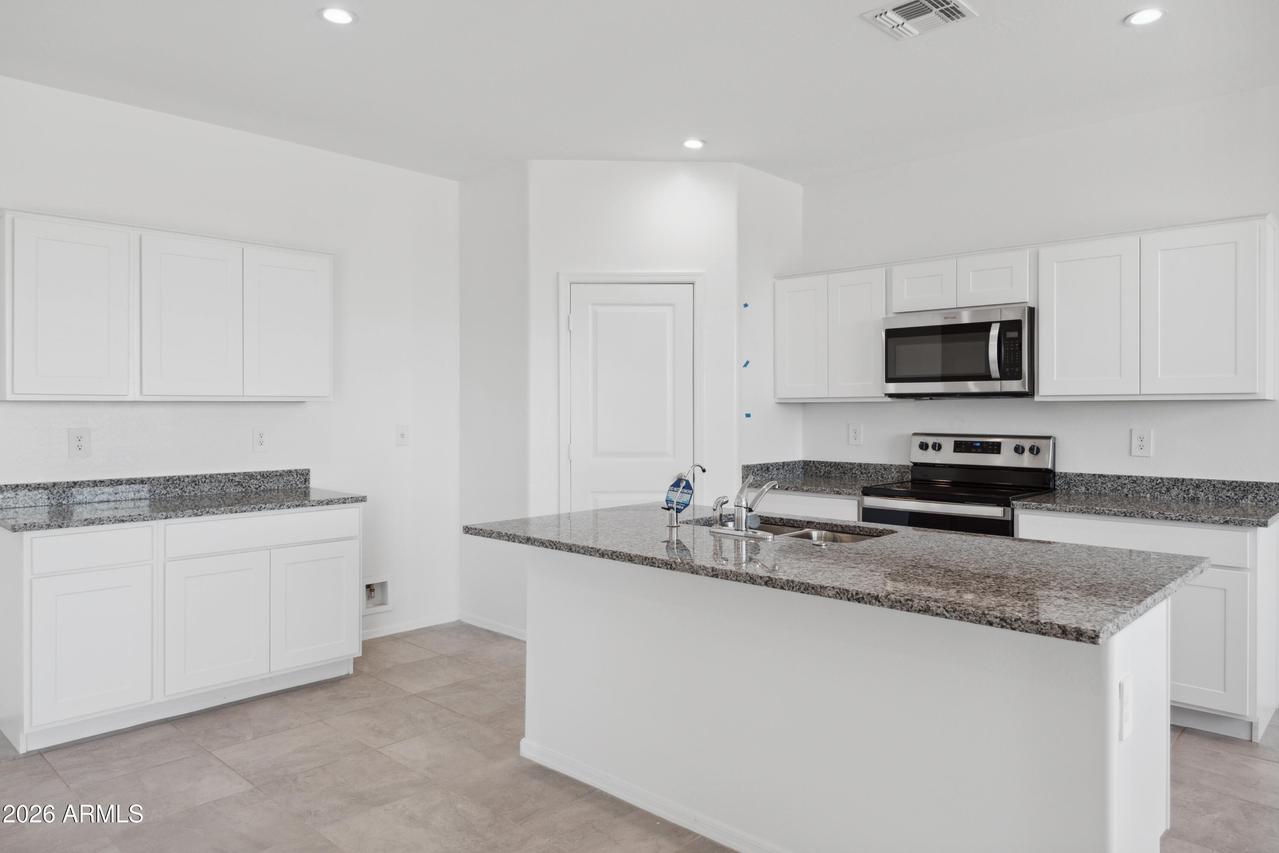 1565 E Currier Dr., Casa Grande, AZ 85122