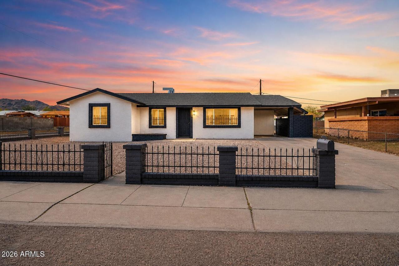 301 W Desert Dr., Phoenix, AZ 85041