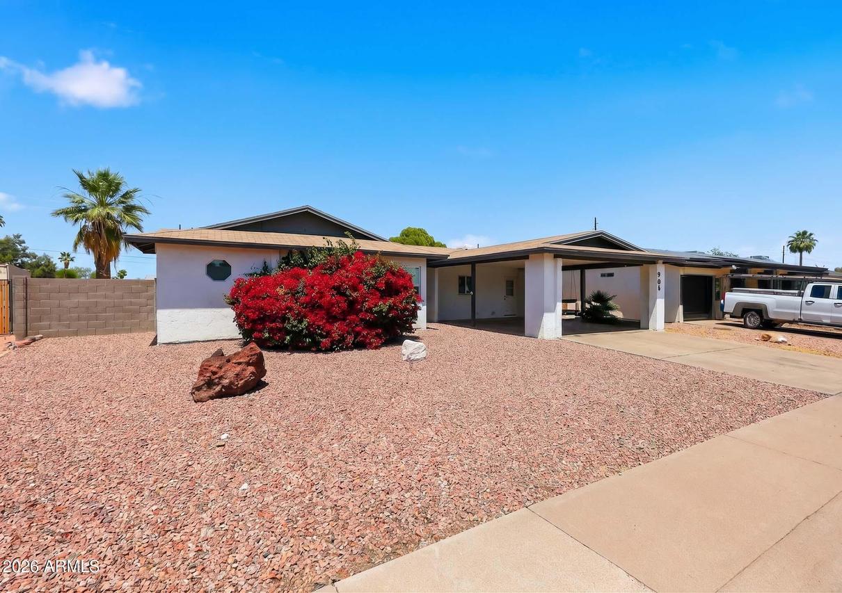 906 W Saint John Rd., Phoenix, AZ 85023