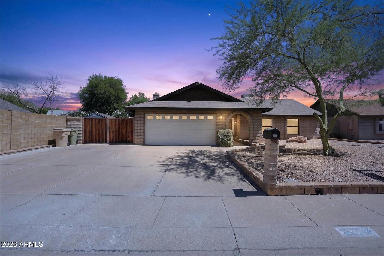 5220 W Beverly Ln., Glendale, AZ 85306