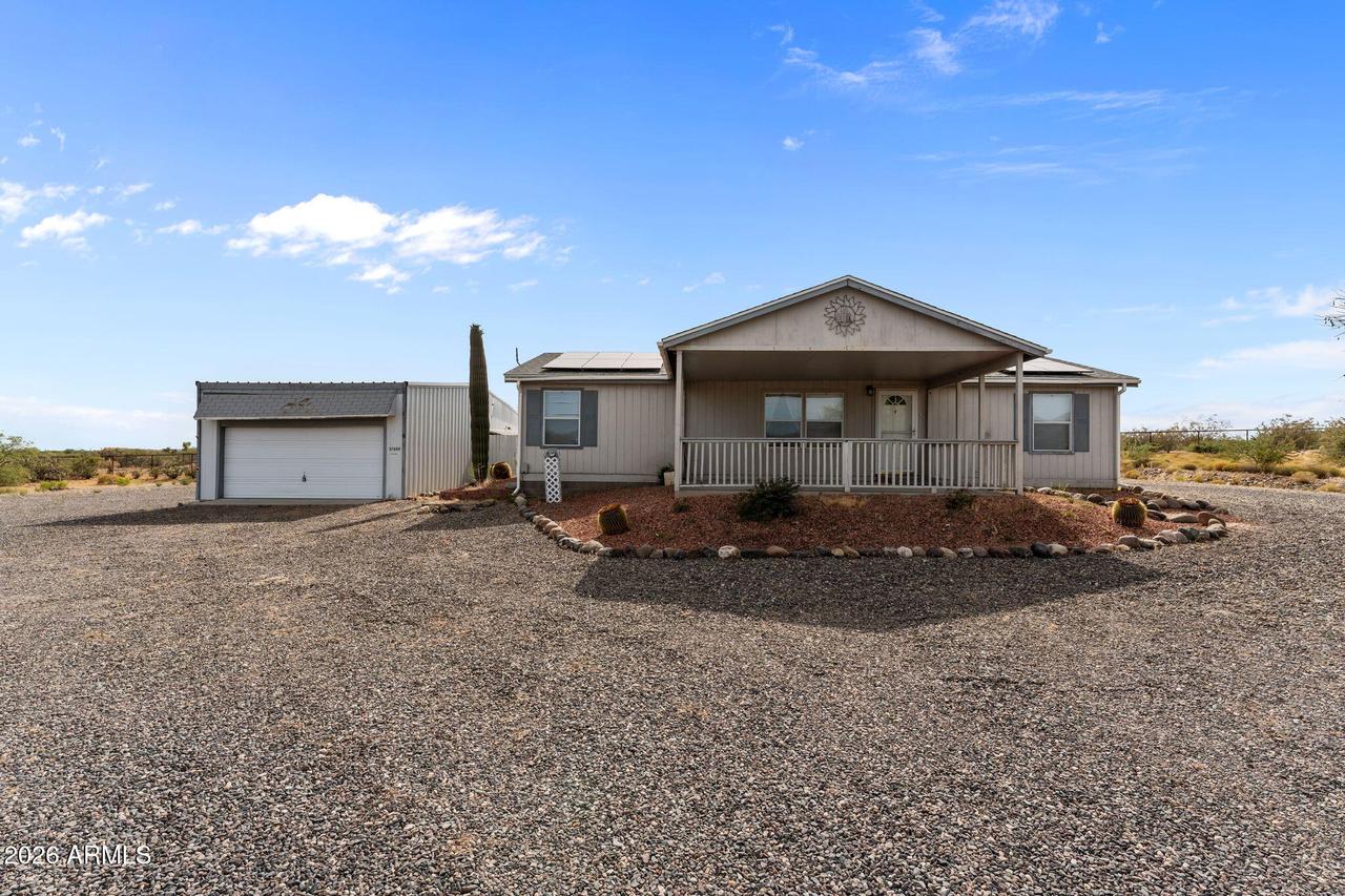 27650 S Clydesdale Ave., Congress, AZ 85332