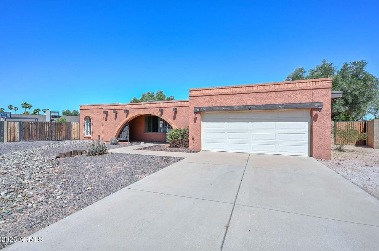 8442 N 48th Dr., Glendale, AZ 85302