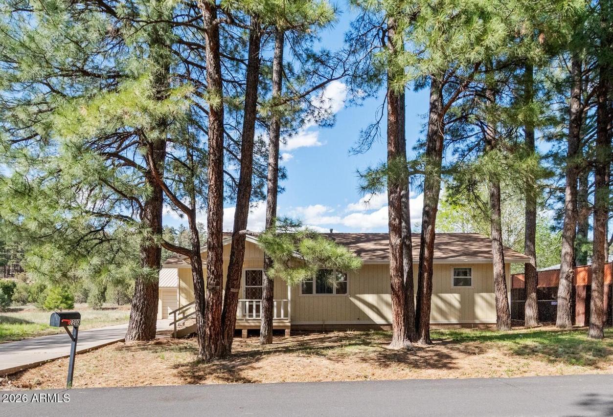 2200 W Park Valley Rd., Show Low, AZ 85901