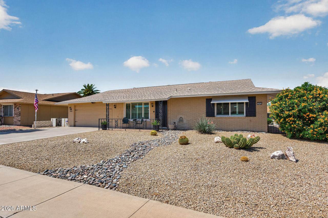 19826 N Signal Butte Cir., Sun City, AZ 85373