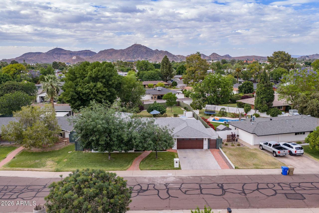 302 E Harmont Dr., Phoenix, AZ 85020