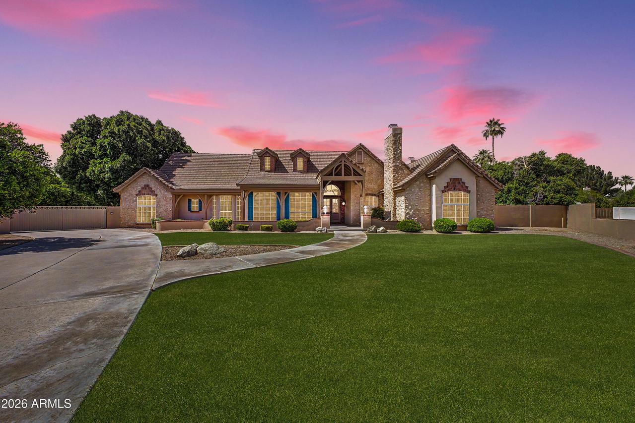 2264 N 39th Cir., Mesa, AZ 85215