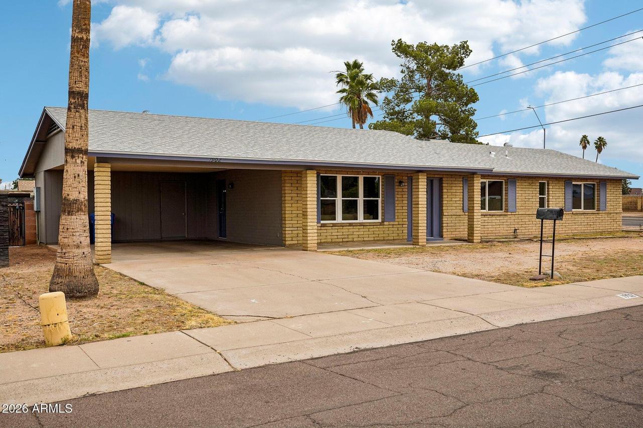 1902 W Topeka Dr., Phoenix, AZ 85027
