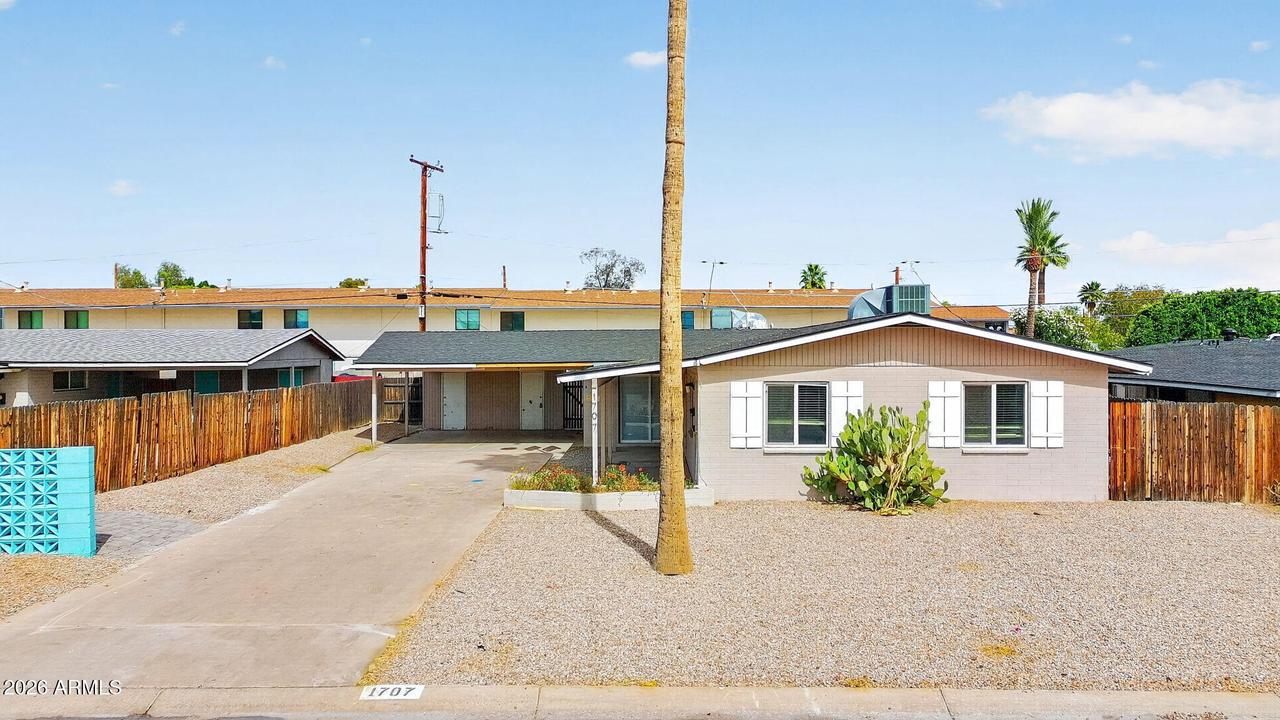 1707 N 42nd St., Phoenix, AZ 85008