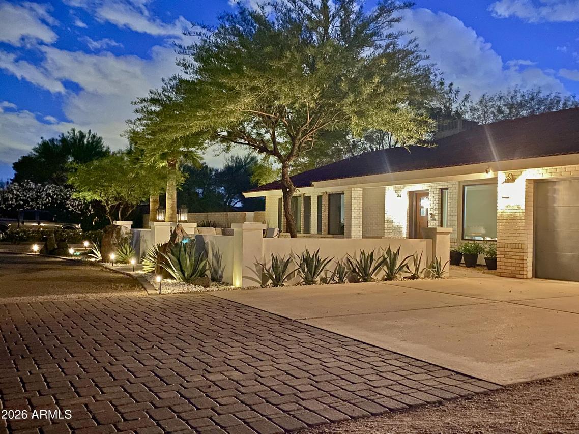 15602 N 37th St., Phoenix, AZ 85032