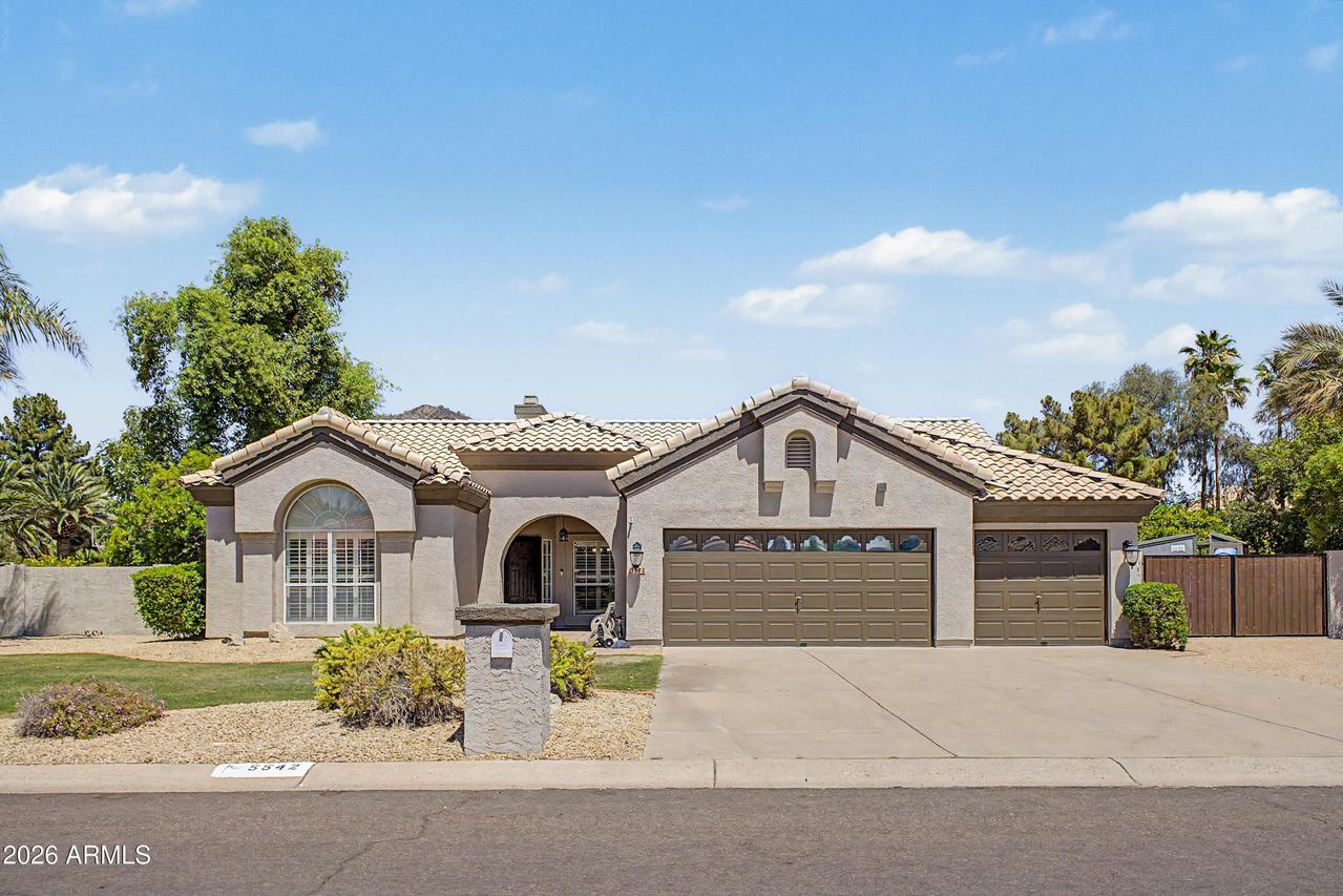 5542 W Saguaro Park Ln., Glendale, AZ 85310
