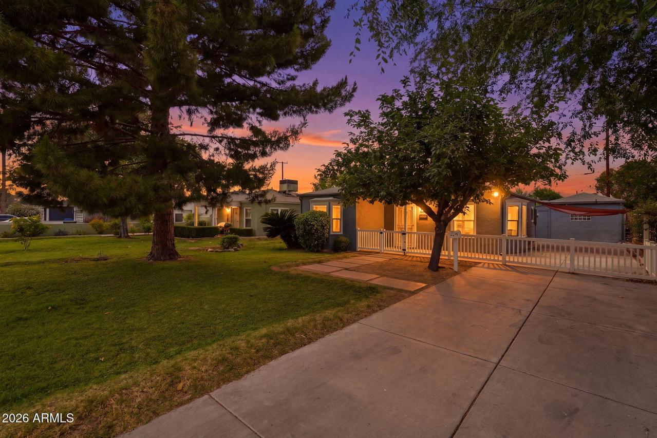 1046 E Clarendon Ave., Phoenix, AZ 85014