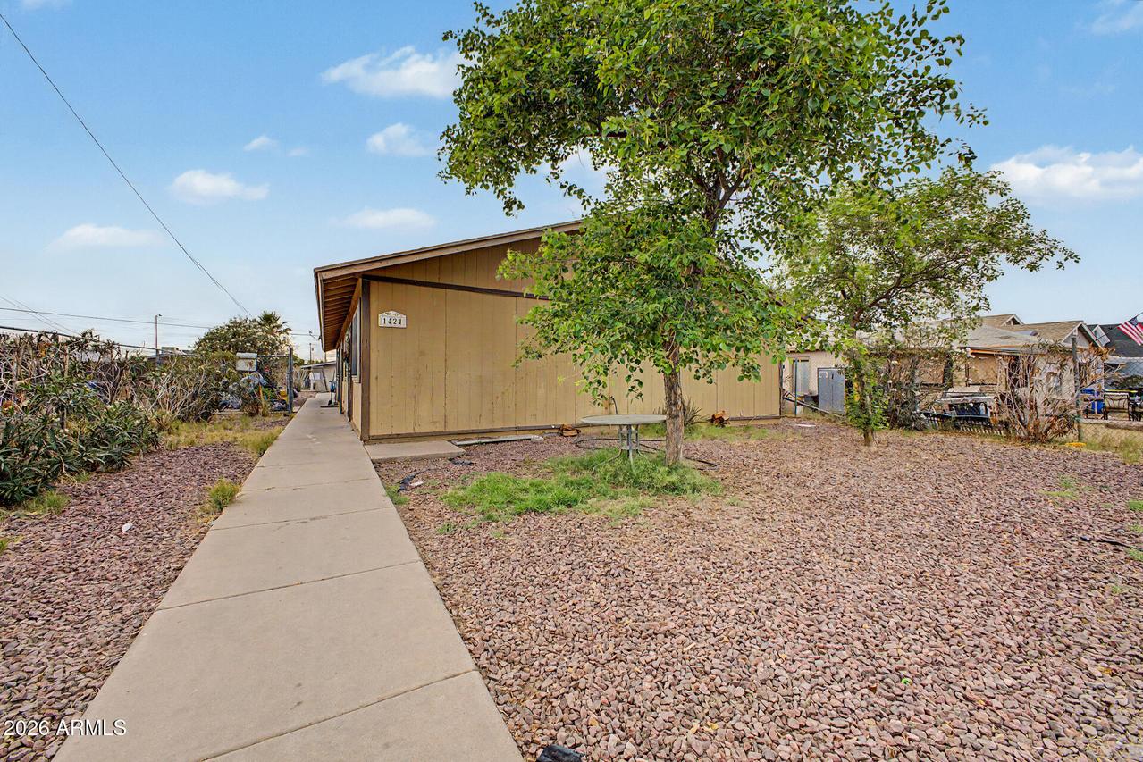 1424 S 10th Ave., Phoenix, AZ 85007